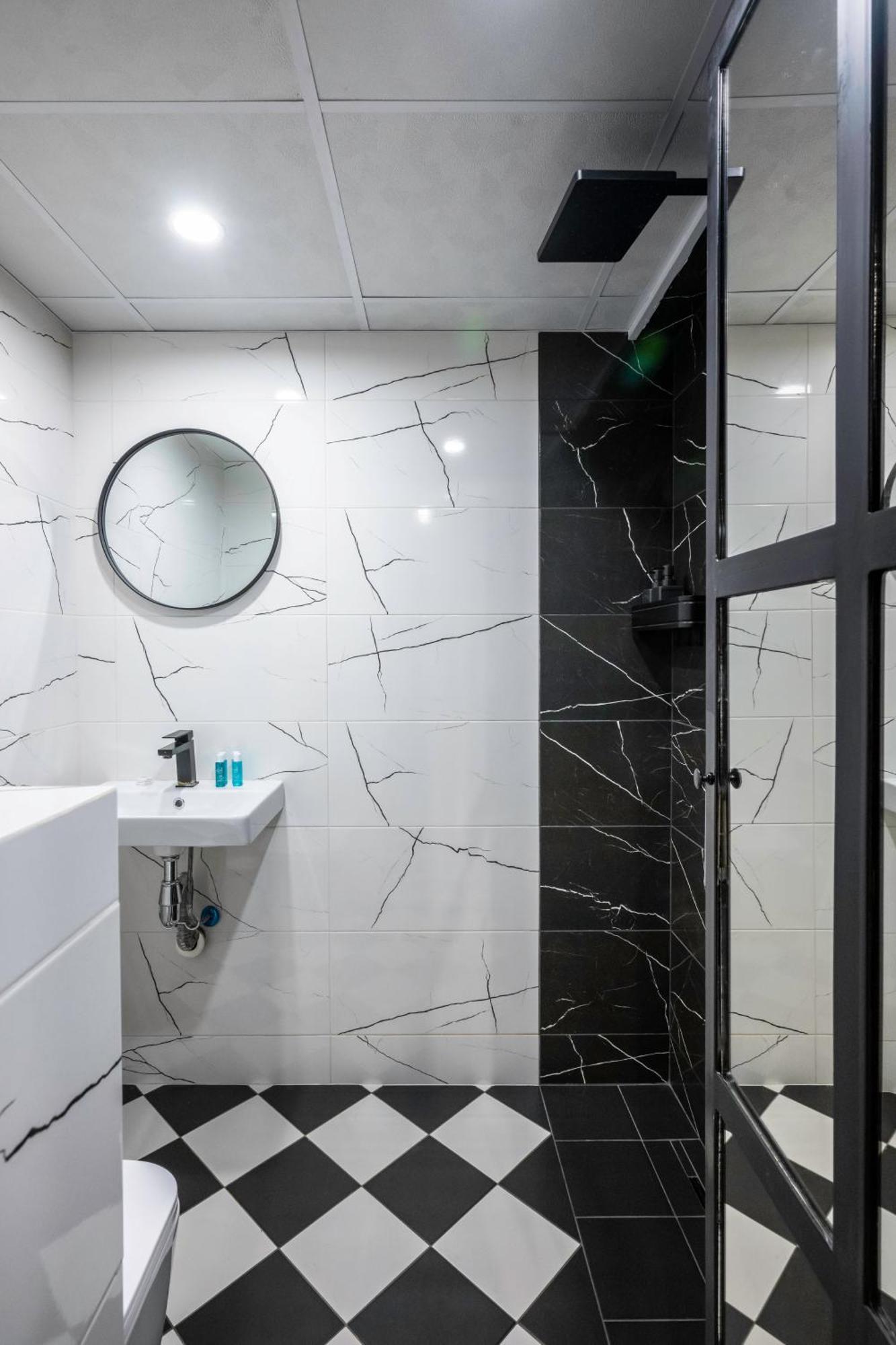 סופיה Central Art-Inspired Flat With Private Garage מראה חיצוני תמונה